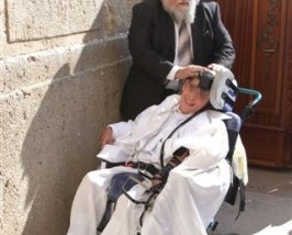 436048-הרב יוסף כהן וחיימקה בבבר המצווה בכותל המערבי