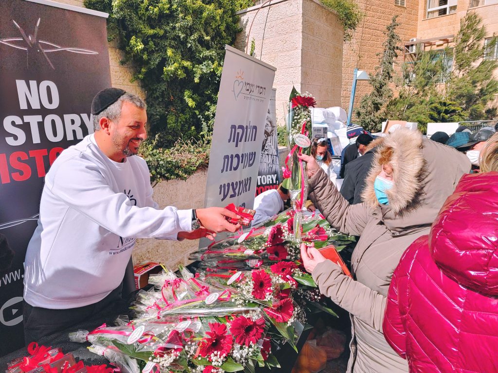 טקס צנוע לניצולי השואה