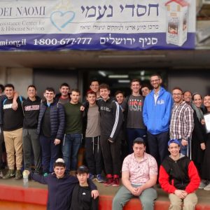 קבוצת מתנדבים מדהימים מסייעים לפעילות חסדי נעמי בירושלים