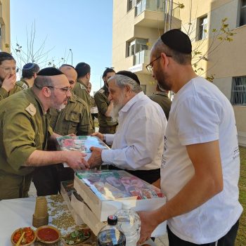 משלוחי מנות לחיילים מחסדי נעמי