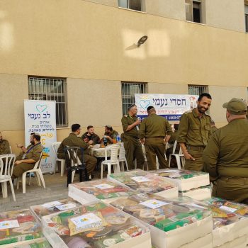 מסיבת פורים לחיילי מילואים בבסיס שורה