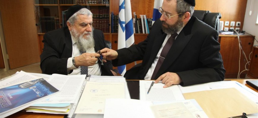 החמץ של חסדי נעמי נמכר ע”י הרה”ר לישראל הגאון הרב דוד לאו שליט”א