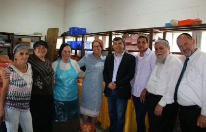 ראש העיר בת ים בביקור מיוחד בסניף חסדי נעמי
