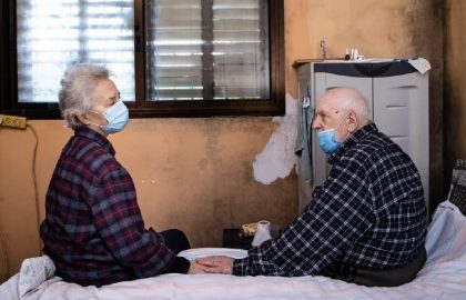 אתר YNET ויקטור ואלה – שרדו את השואה אבל בקושי מצליחים לשרוד בישראל: “אין כסף לתרופות”