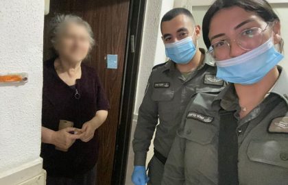 שוטרי מג”ב התנדבו לחלק ערכות שבועות לקשישים וניצולי שואה בחסדי נעמי 👮♂️🛵