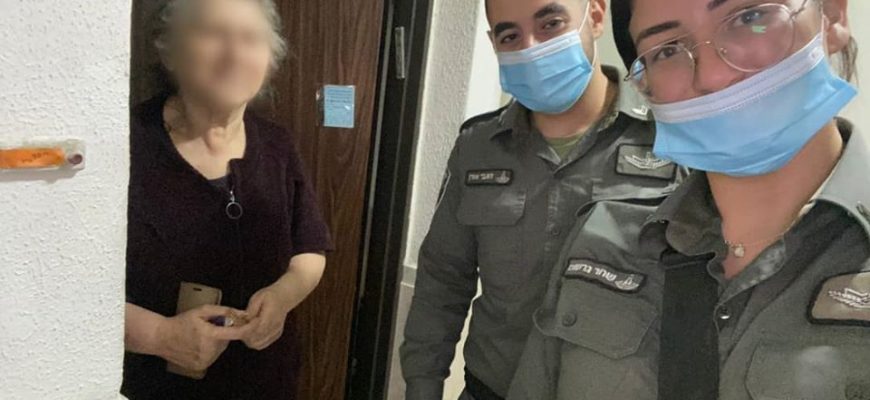 שוטרי מג”ב התנדבו לחלק ערכות שבועות לקשישים וניצולי שואה בחסדי נעמי 👮♂️🛵